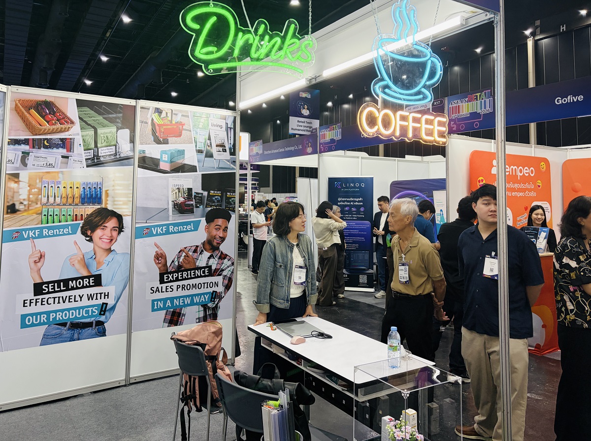 Customer discussion at VKF Renzel booth during ASEAN Retail Show 2026